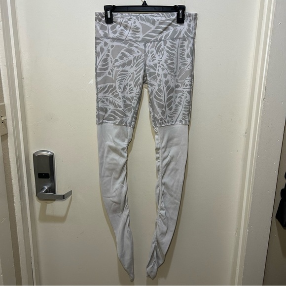 Alo Yoga Gray & White Goddess Leggings Size Medium - Picture 5 of 13